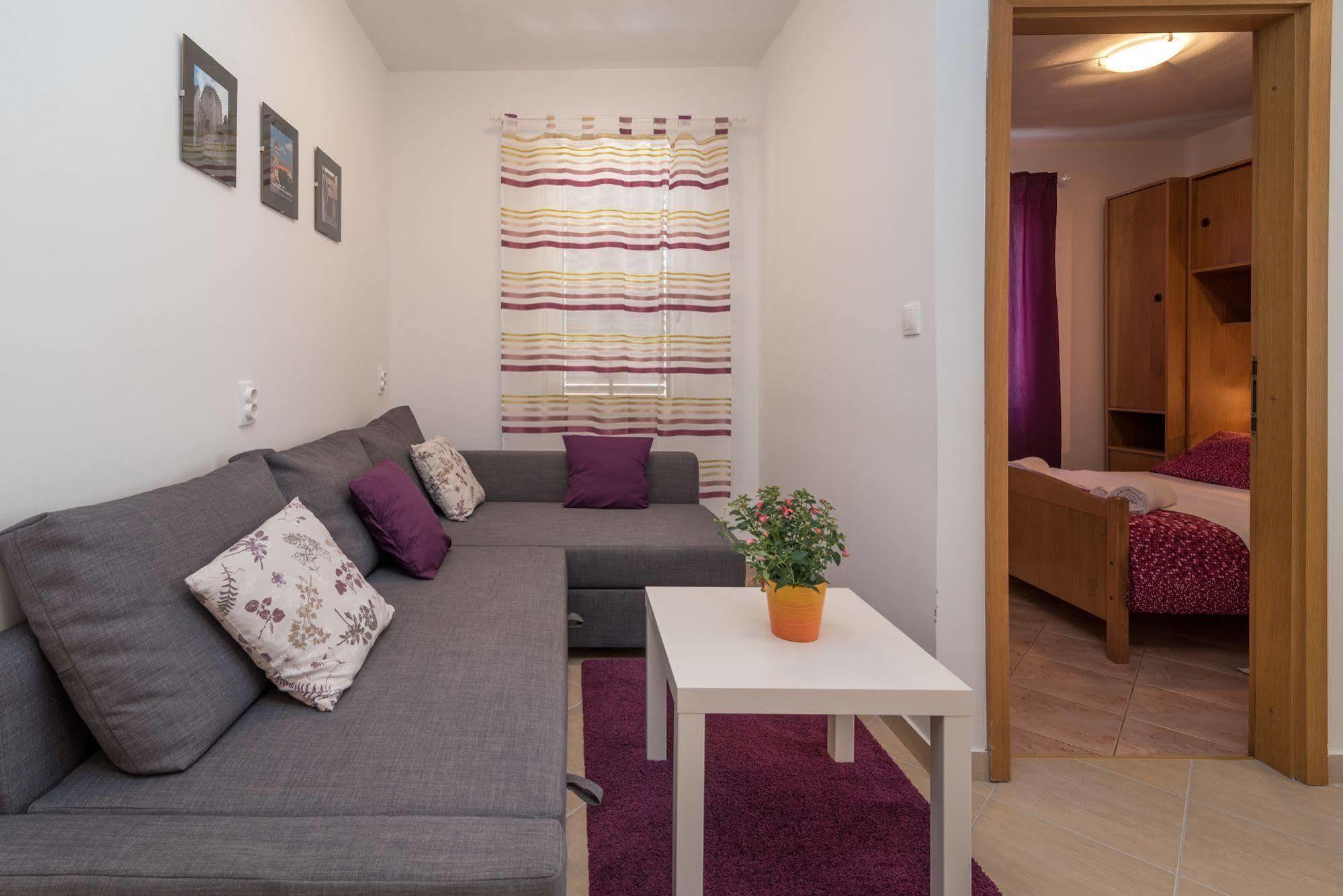 Apartments Vojin Трогир Екстериор снимка