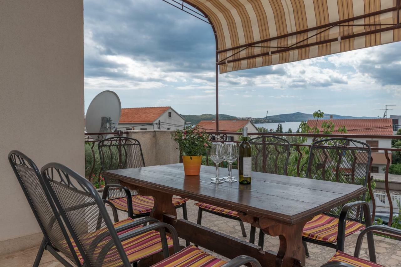 Apartments Vojin Трогир Екстериор снимка